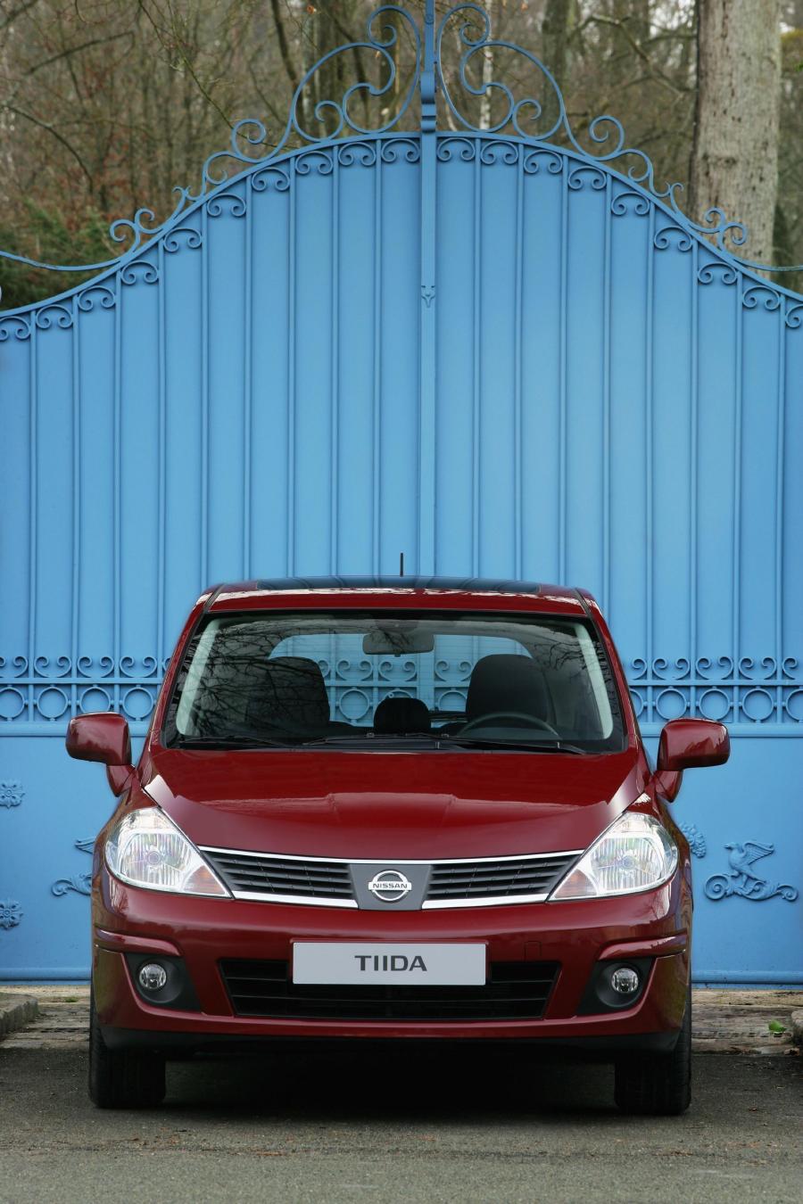  Nissan Tiida 2005 года  (фото 12 из 52)